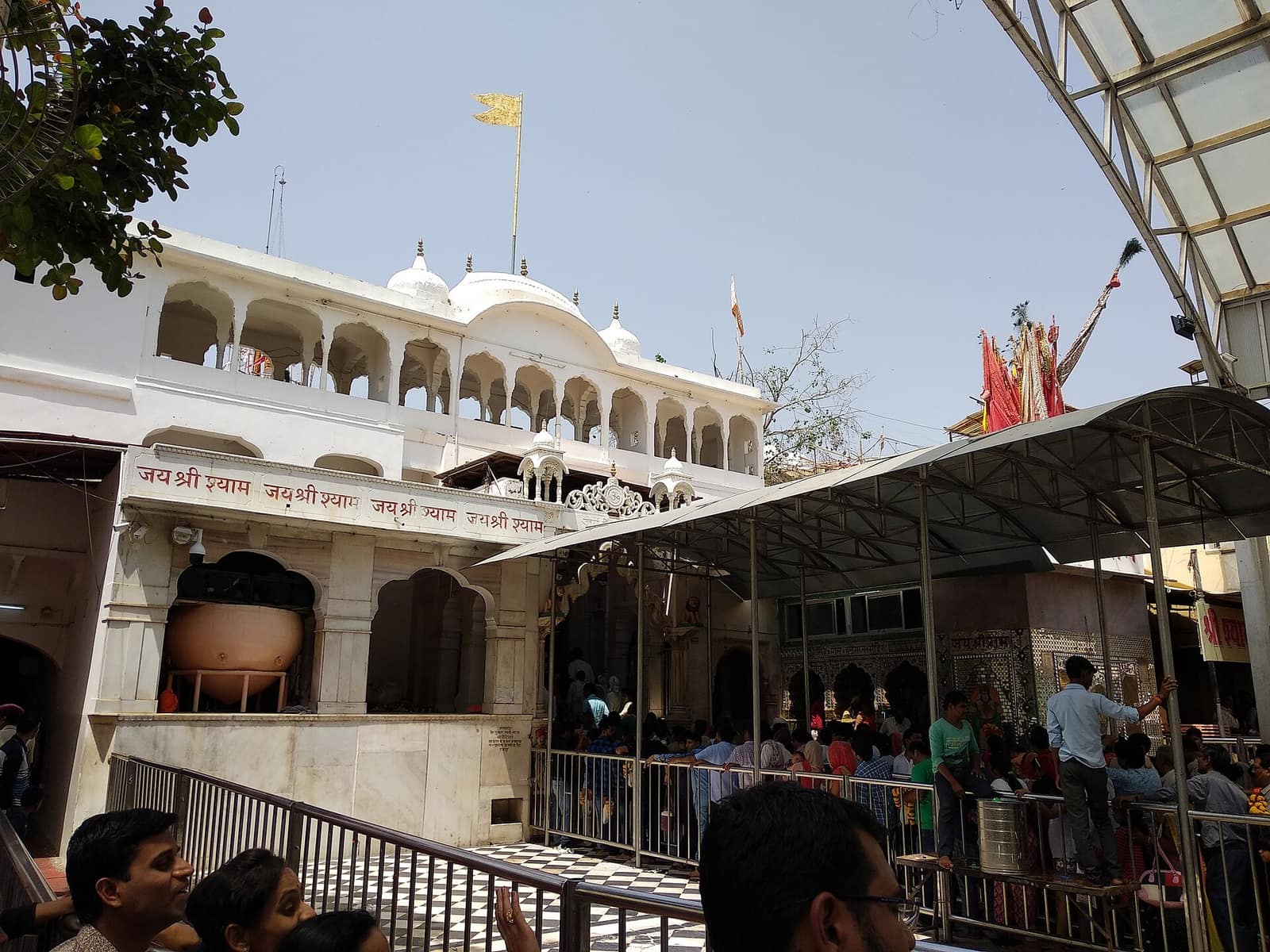 Khatu Shyam Ji temple with devotees in Sikar, Rajasthan darshan yatra package